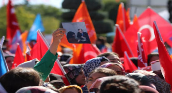 6 yıl sonra Cumhurbaşkanı Erdoğan’la tekrar bir araya geldi: Elindeki fotoğraf dikkat çekti