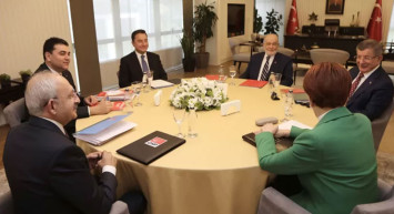 6'lı masaya tepkiler sürüyor: Beceriksizliğinizi perdelemeye çalışıyorsunuz