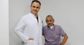 71 yaşındaki katip Zenker divertikülü hastalığını ameliyatla yendi