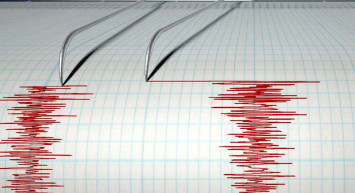 7.6 büyüklüğünde sallandılar: Yetkililerden tsunami uyarısı geldi