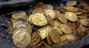 8 yaşındaki çocuk hayatının şokunu yaşadı: Okul bahçesinde 1800 yıllık hazine keşfedildi