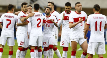 A Milli Takım'ın yıldız oyuncusu Zeki Çelik, Roma'ya transfer oldu!