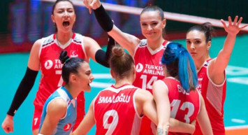 A Milli Voleybol Takımı adını finale yazdırdı! Simge Aköz’den iddialı sözler