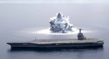 ABD Kızıldeniz’de zor duruma düştü: Husiler savaş gemisini vurdu