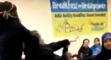 ABD'de bir ırkçılık vakası daha! Öğrenci kavgasına ait görüntüler gündem oldu: Helal sana kız, inşallah İslam ile şereflenirsin!