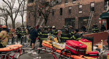 ABD’de faciadan dönüldü: 7 katlı bina kısmen çöktü