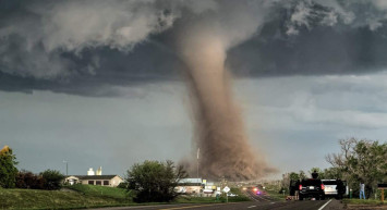 ABD’de hortum alarmı: Yüzlerce uçuş iptal edildi