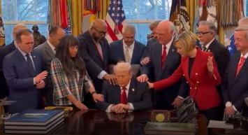 ABD’de Hristiyan din adamları, Trump için dua etti