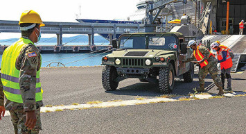 ABD'den flaş hamle: Türkiye'ye 60 km uzaklıktaki adaya silah ve askeri araç yığdı!