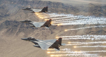 ABD’den İran’a sert karşılık: Savaş uçakları çok sayıda hedefi vurdu