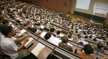 Açıköğretimde öğrenci sayısı azalıyor: YÖK kayıtlı öğrenci sayısını açıkladı