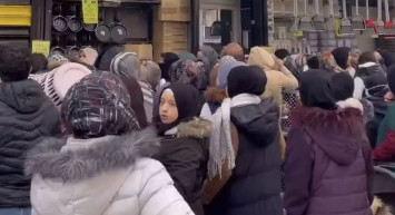 Açılışa özel indirim izdihama neden oldu