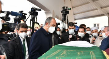 Adalet Bakanı Abdulhamit Gül'ün Annesi Toprağa Verildi