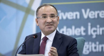 Adalet Bakanı Bekir Bozdağ'dan 'haksız tahrik indirimi' açıklaması : 'Biz kadına karşı şiddetle mücadele konusunda kadından yana tarafız'