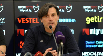 Adana Demirspor'da Vincenzo Montella takımda kalmak istediğini açıkladı! Ayrıca Galatasaray'a geri dönen Yunus Akgün için hediye beklediklerini söyledi
