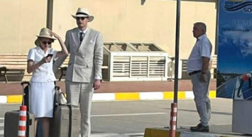 Adana'da geçmişten gelen çift herkesi şaşırttı! Görenler dönüp bir daha baktı