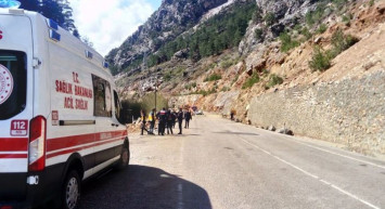 Adana’da otomobilin üstüne kaya düştü: 4 öğretmen yaşamını yitirdi