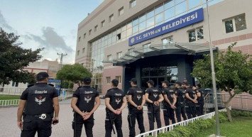 Adana’da rüşvet operasyonu: Belediye evraklarına el konuldu