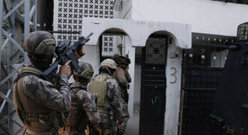 Adana'da şafak operasyonu! DEAŞ'a yönelik operasyonda çok sayıda kişi evlerinde yakalandı: O anlar kameralara yansıdı