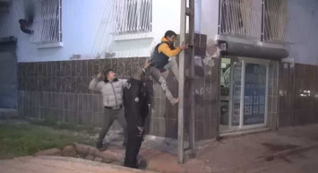 Adana'da sıradan bir gün: Hırsıza önce yardım etti sonra sopayla dövdü