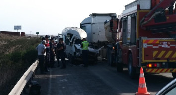 Adana’da tır ile servis minibüsü çarpıştı: 3 kişi öldü, 8 kişi yaralandı