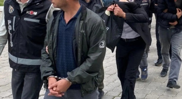 Adana'da uyuşturucu satarken yakalanan sanığa ağır yaptırım: 7 yıl 6 ay hapis ve 15 bin TL para cezası!