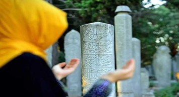 Adetliyken mezarlığa gidilir mi? Regl iken mezarlığa gidilir mi? Diyanet açıklaması!