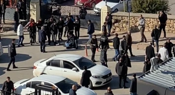 Adliye önü karıştı: Üç kişi yaralandı