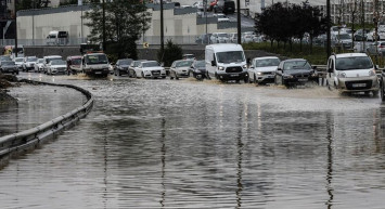 AFAD ve AKOM’dan sonra bir uyarıda İstanbul Valiliği’nden geldi: Bu saatlerde dışarı çıkmayın