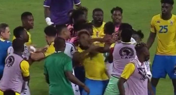 Afrika Uluslar Kupası'nda Tetteh Boupendza'ya Yumruk Attı!