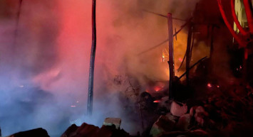 Afyonkarahisar'da korkutan yangın: Yanan ev kullanılamaz hale geldi