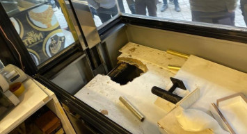 Ağrı'da Akıl Almaz Hırsızlık: Dere Yatağından Kuyumcuya Girip 12 Milyon TL Değerinde 16 Kilogram Altın Çaldılar!