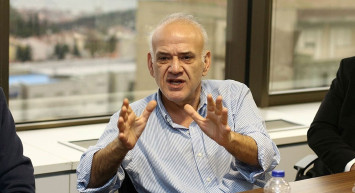 Ahmet Çakar, Galatasaray - Beşiktaş derbisinde Victor Nelsson'un müdahalesi sonrası yerde kalan Cyle Larin'in pozisyonunu değerlendirdi!