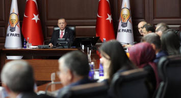 AK Parti'de MYK toplantısı sona erdi: Ömer Çelik'ten İsrail ve ekonomi açıklaması geldi