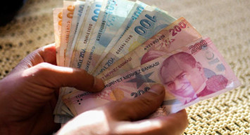 AK Parti’den maaş zammı açıklaması: Yemin törenlerinden sonra yerine getireceğiz