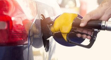 Akaryakıt fiyatları bir aşağı bir yukarı: Tabela Salı günü yeniden değişecek