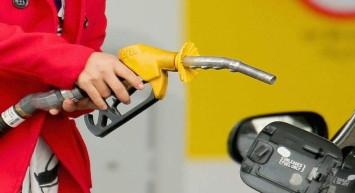 Akaryakıt fiyatları son dakika: 1 Ocak Pazar benzine motorine zam var mı? Akaryakıtta indirim yapılacak mı?