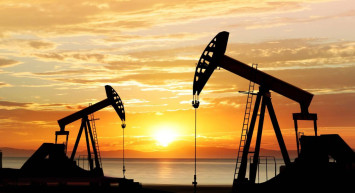 Akaryakıt fiyatlarında iki kritik gelişme: Petrol düşüşe geçti Irak hattında ilk adım atıldı