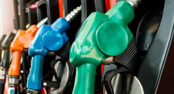 Akaryakıt fiyatlarında indirim fırtınası: Benzine bir indirim daha geliyor