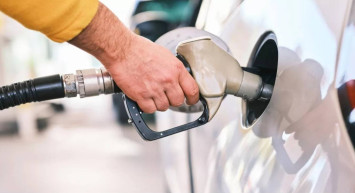 Akaryakıt fiyatlarında indirimler peş peşe geldi: Benzin ve motorinde fiyatları değişti! 17 Kasım Perşembe akaryakıt fiyatları