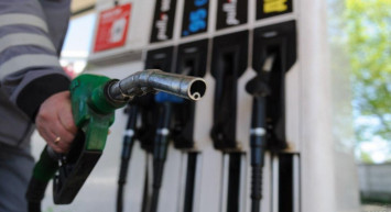 Akaryakıta çifte indirim geliyor: Yarından itibaren pompaya yansıyacak