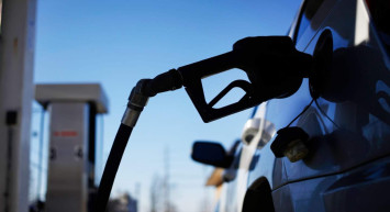 Akaryakıtta indirim müjdesi: Bugünden itibaren pompaya yansıdı