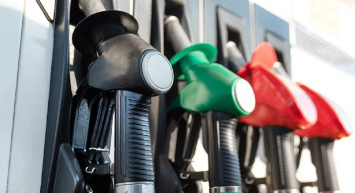 Akaryakıtta indirimler seriye bağladı: Gece yarısından itibaren geçerli olacak