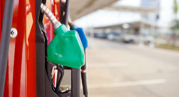 Akaryakıtta peş peşe indirim: Yarından itibaren geçerli olacak