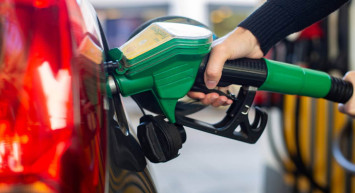 Akaryakıttan araç sahiplerini üzen haber geldi: Motorine yarından itibaren zam geliyor