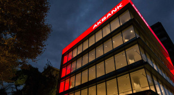 Akbank kullanıcıları telaşta! Bankanın hacklendiği iddia edildi borçlar iki katına çıktı! Akbank'tan açıklama geldi