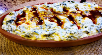 Akşam sofranızı renklendirecek tarif açığa çıktı! Fırından çıkarttığımız anda tüm apartman kapınıza doluşacak