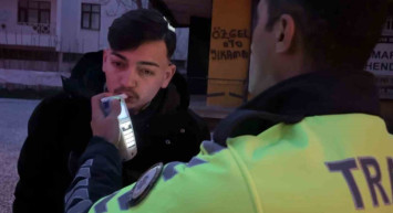 Aksaray'da Alkollü Sürücü Kaçmaya Çalıştı, Polis Peşini Bırakmadı