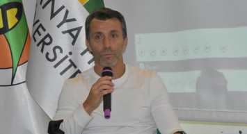 Alanyaspor Teknik Direktörü Bülent Korkmaz Üniversite Öğrencileriyle Bir Araya Geldi