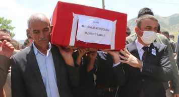 Alçak Terör Örgütü Siirt'te Güvenlik Güçlerine Saldırdı! Köy Koruyucusu Mehmet Babat Son Yolculuğuna Uğurlandı